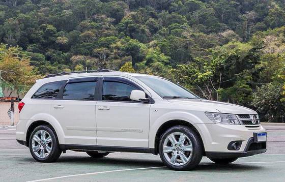 FIAT FREEMONT 2.4 EMOTION 16V GASOLINA 4P AUTOMÁTICO FIAT FREEMONT 2.4 EMOTION 16V GASOLINA 4P AUTOMÁTICO